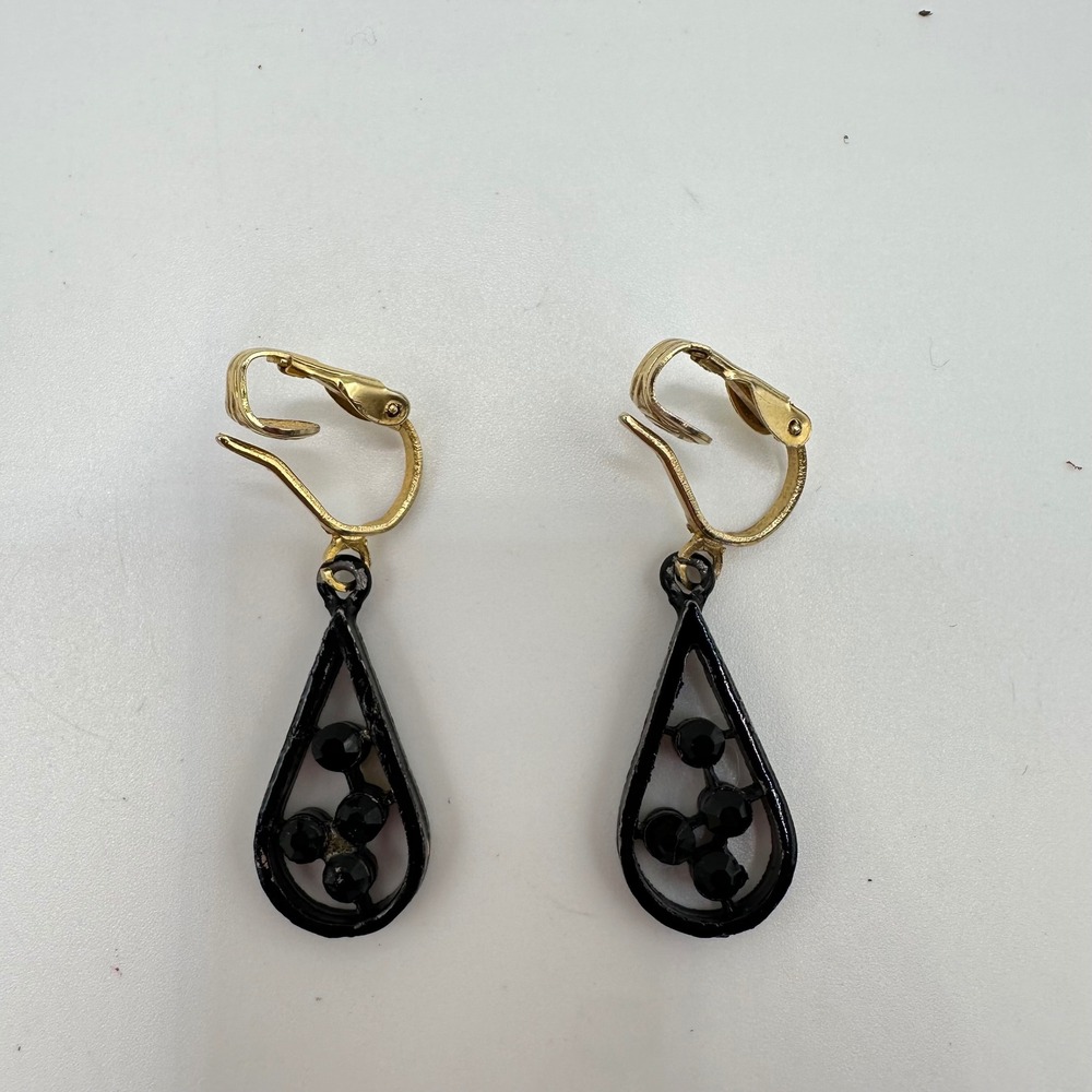 VTG‎ Art Deco Black Teardrop Clip On Earrings Gold Tone Rhinestone Dangle 1.5"